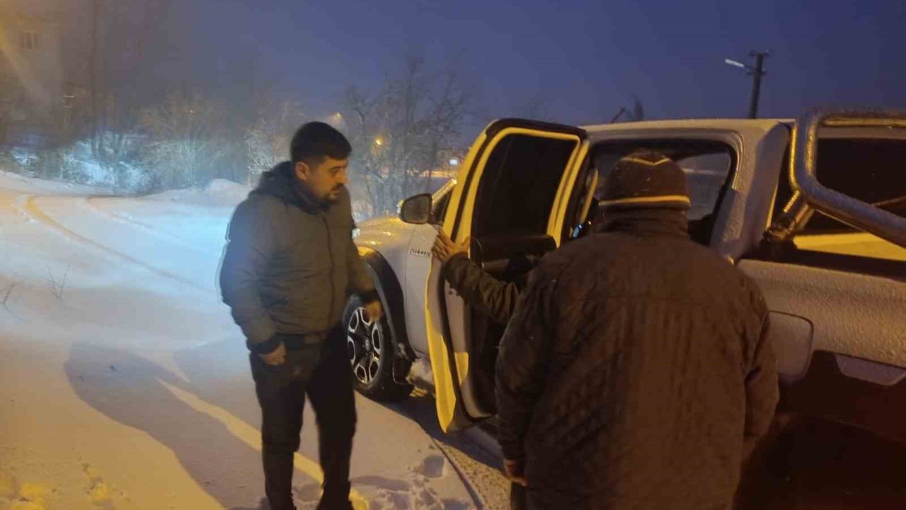 Osmaniye’de karda mahsur kalan iki kadını ekipler kurtardı
