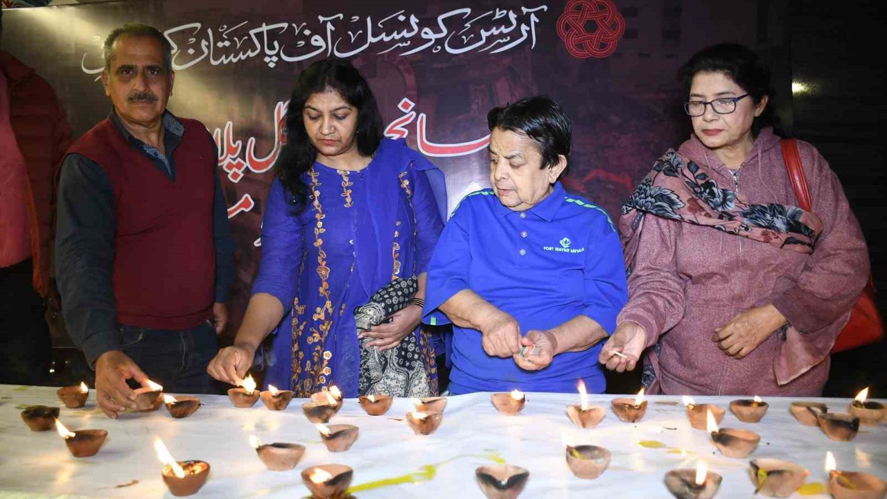 Pakistan’daki AVM yangınında can kaybı 67’ye yükseldi
