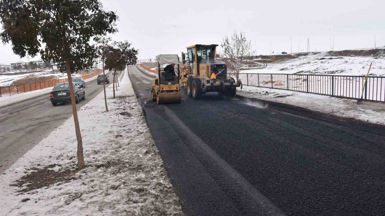 Siirt’te yol ve bakım çalışmaları aralıksız sürüyor
