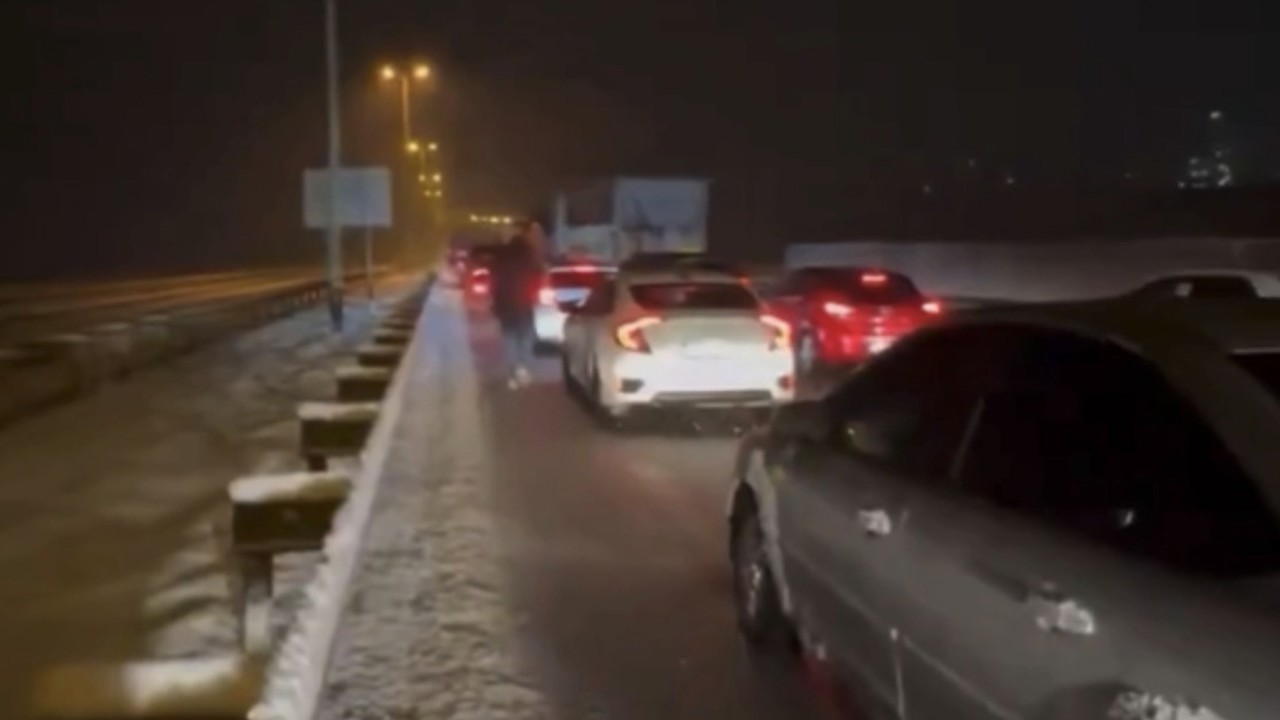 Gaziantep-Kahramanmaraş karayolunda kar esareti
