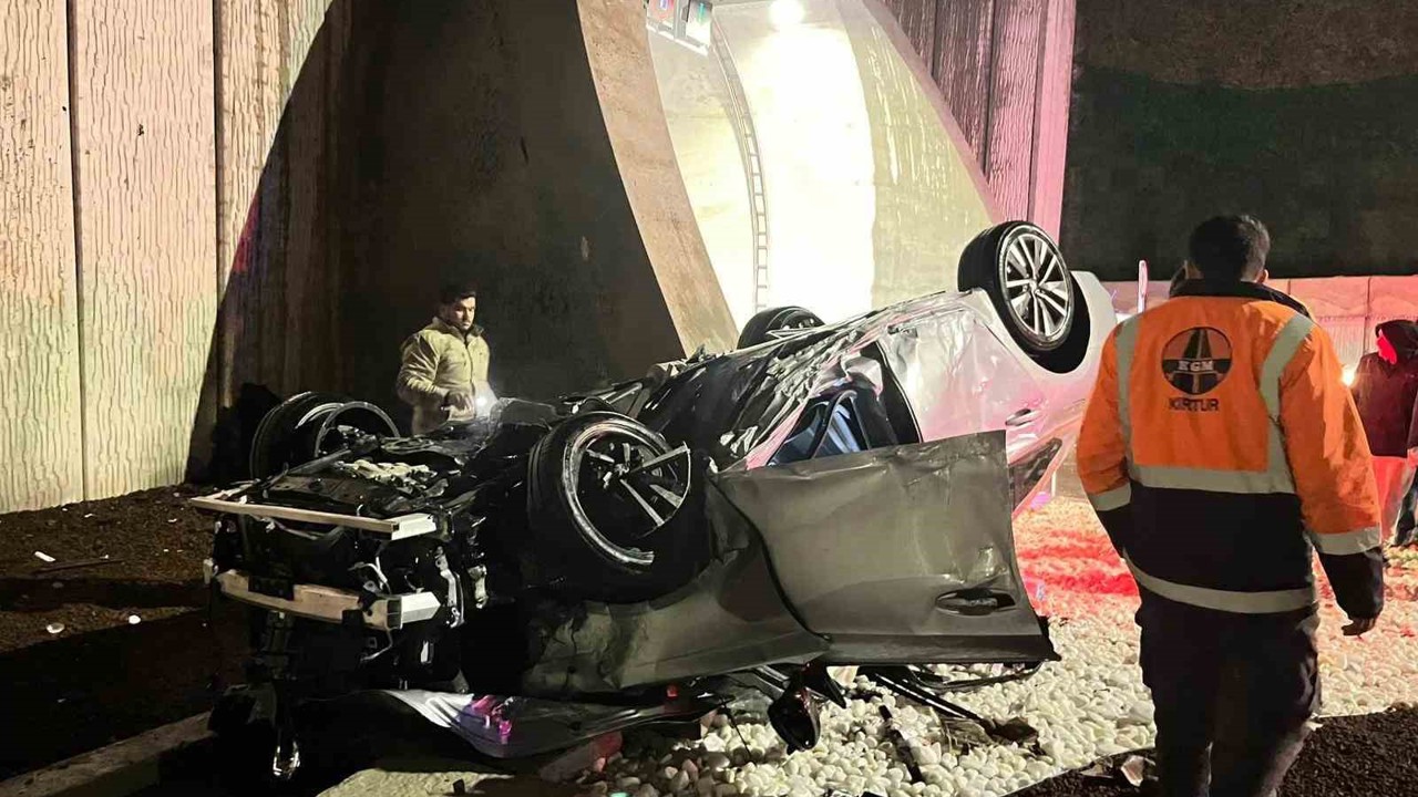Kontrolden çıkan otomobil tünel girişinde takla attı: 1 yaralı
