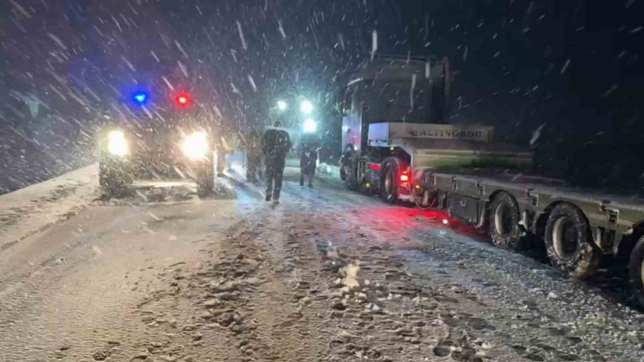 Yolda kalanların yardımına polis ve jandarma yetişti

