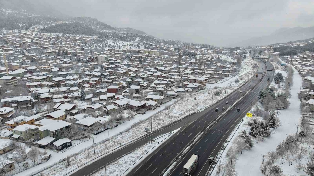 Pozantı beyaza büründü
