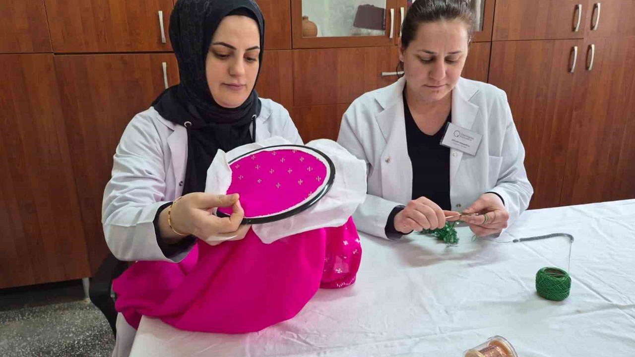 Anadolu’nun gelinbaşları Eskişehir Olgunlaşma Enstitüsü’nde hayat buluyor
