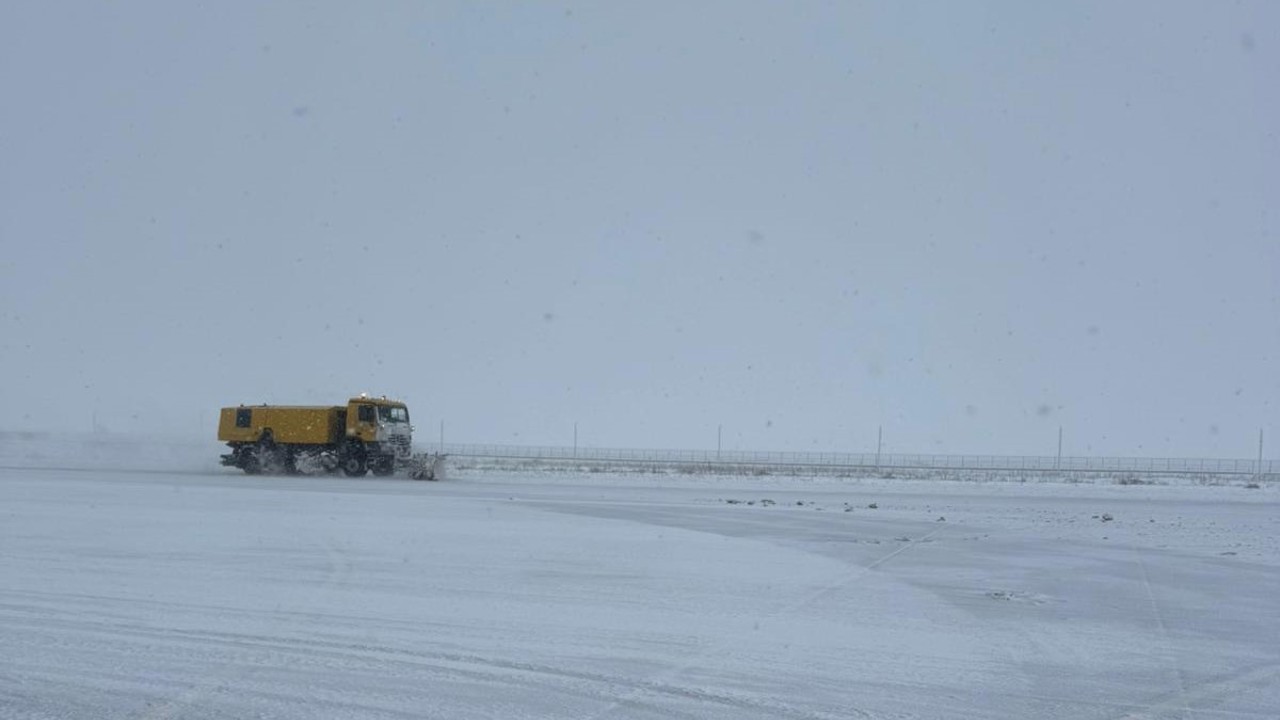 Şırnak’ta uçuşlara kar engeli
