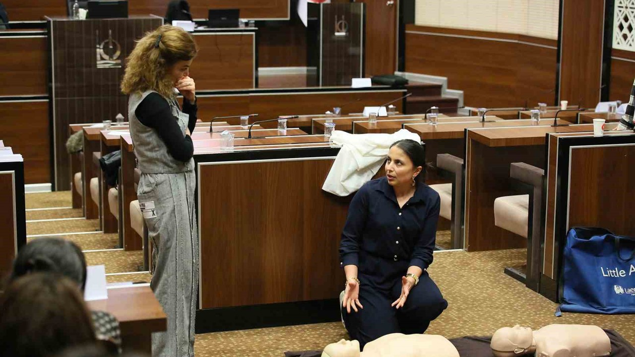 Keçiören Belediyesi’nden personele ilk yardım eğitimi
