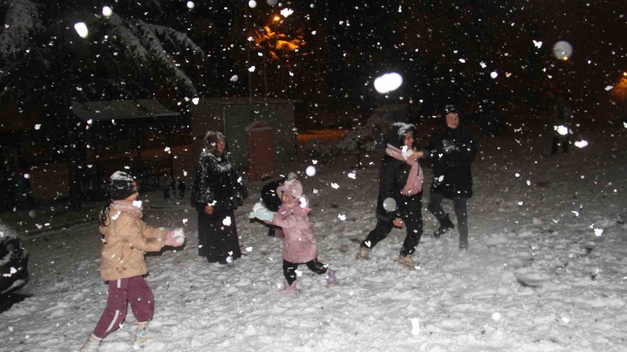 Beyşehir’de kar sevinci
