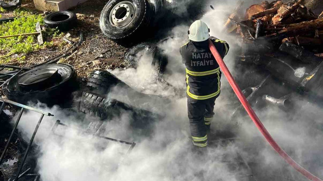 Arsuz’da hurdalık yangını
