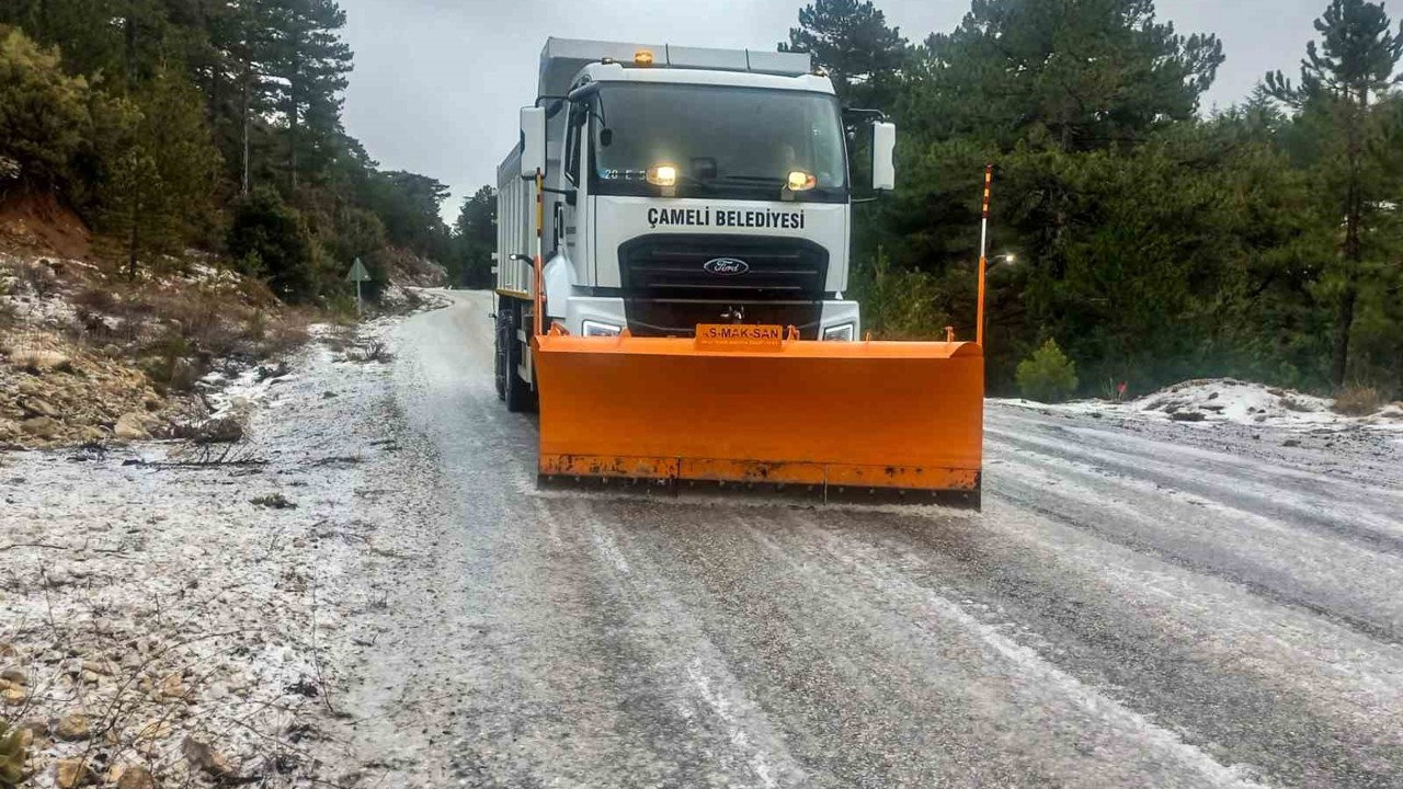 Çameli Belediyesinden kışa güçlü müdahale, yeni tuzlama aracı görevde
