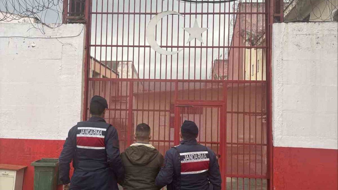 Efeler’de 22 yıl hapis cezasıyla aranan şahıs yakalandı
