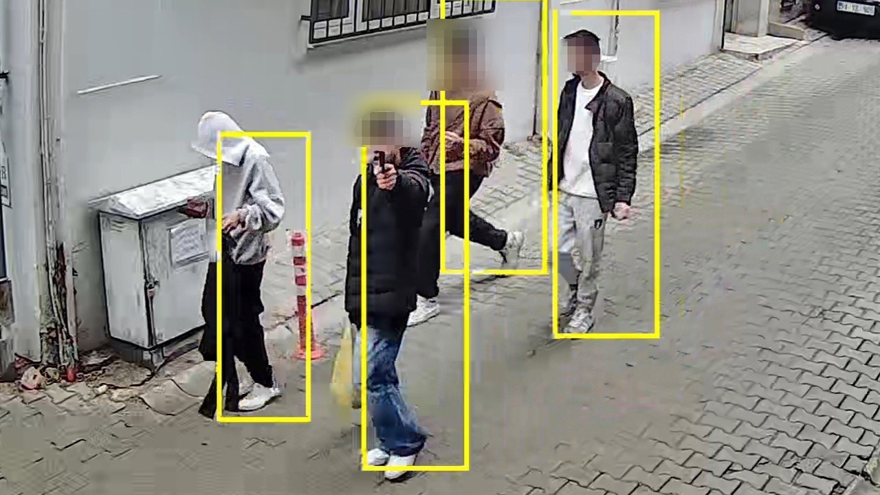 Çocuklar ellerinde silahla geziyor sanıldı, oyuncak tabanca çıktı
