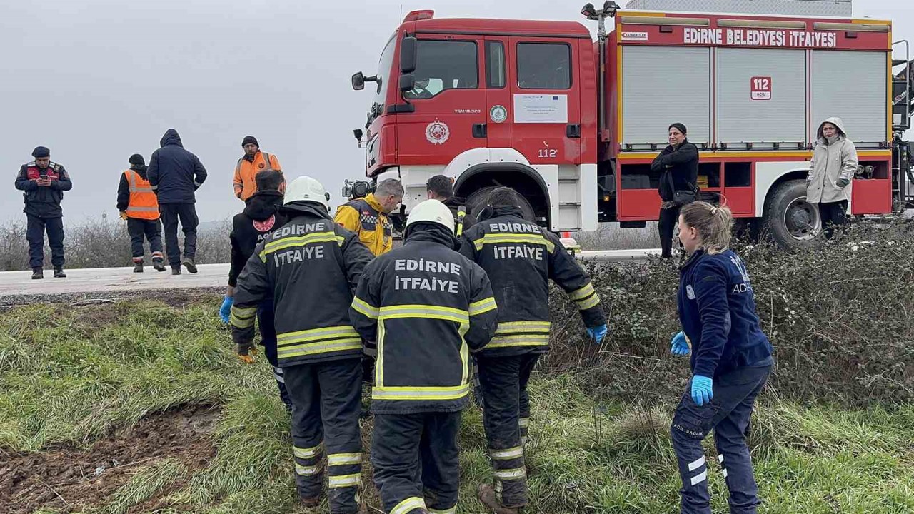 Tırın biçip hurdaya çevirdiği otomobilin sürücüsü öldü
