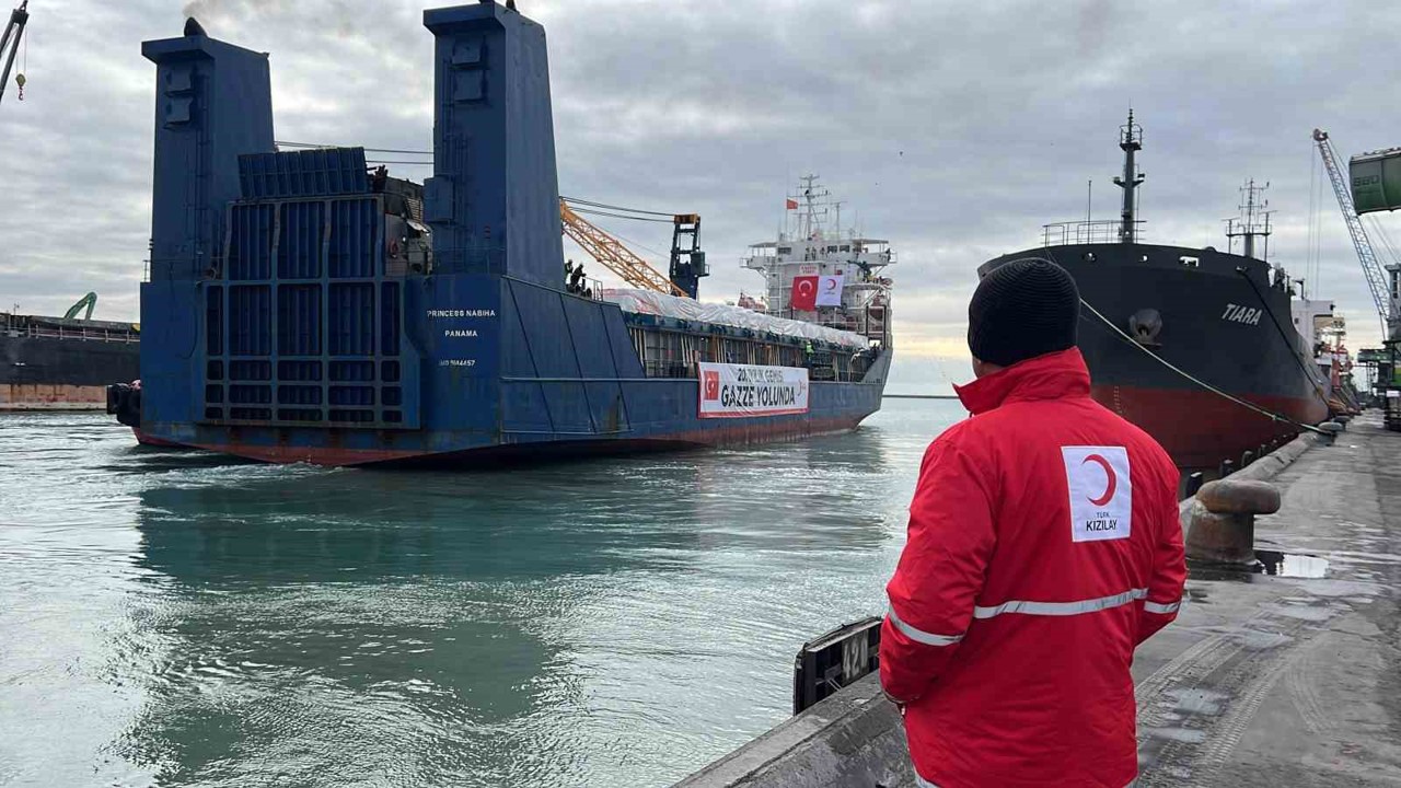 Türk Kızılay’ın 20. İyilik Gemisi Gazze için Mersin’den yola çıktı
