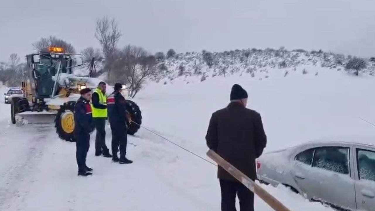 Yozgat’ta karla mücadele aralıksız sürüyor
