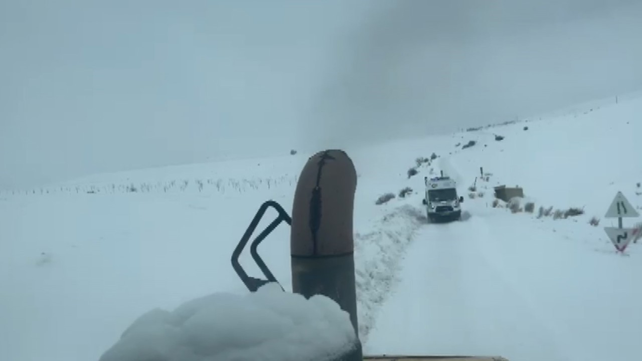 Köyde mahsur kalan hasta için ekipler seferber oldu
