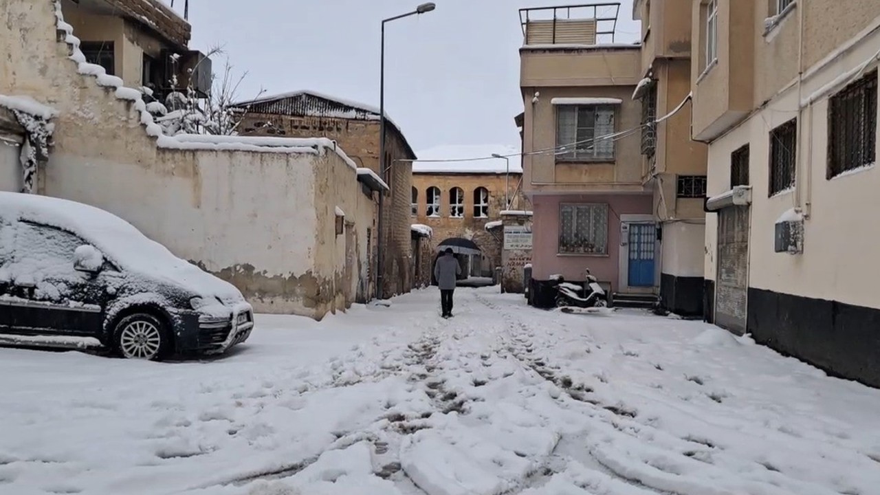 Kilis’te kar yağışı etkili oluyor
