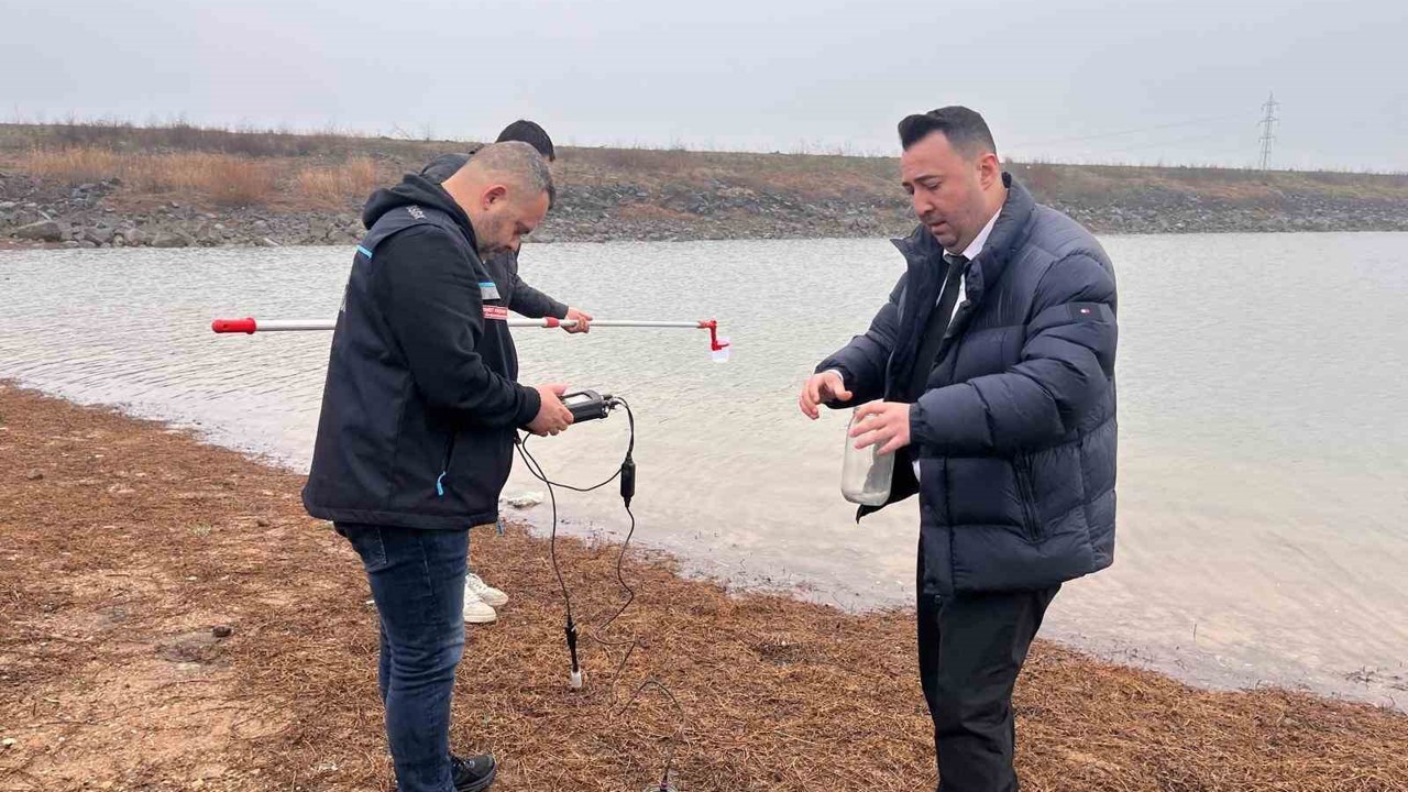 Tekirdağ’da gölette toplu balık ölümleri: Sudan numune alındı
