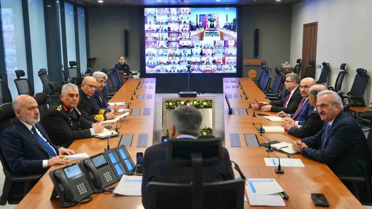 Bakan Yerlikaya, 81 ilin valisi ile çevrim içi Koordinasyon Toplantısı gerçekleştirdi
