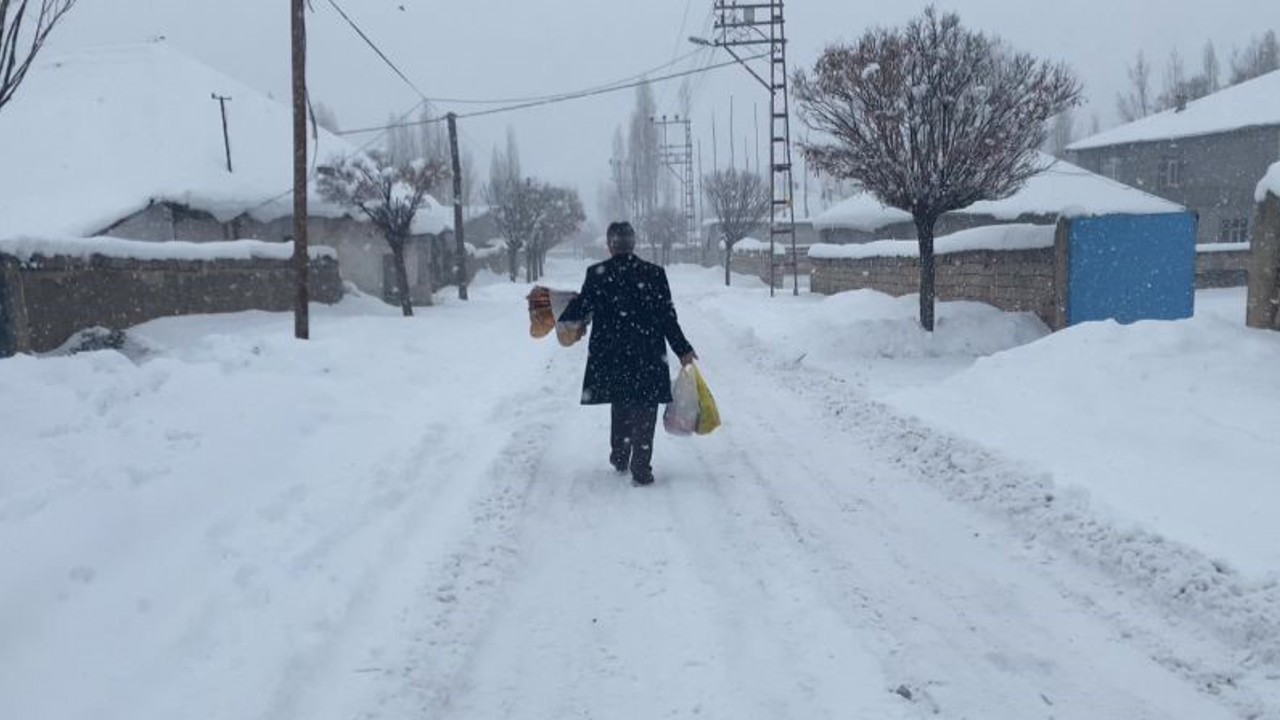 Patnos’ta kar yağışı yeniden etkisini gösterdi
