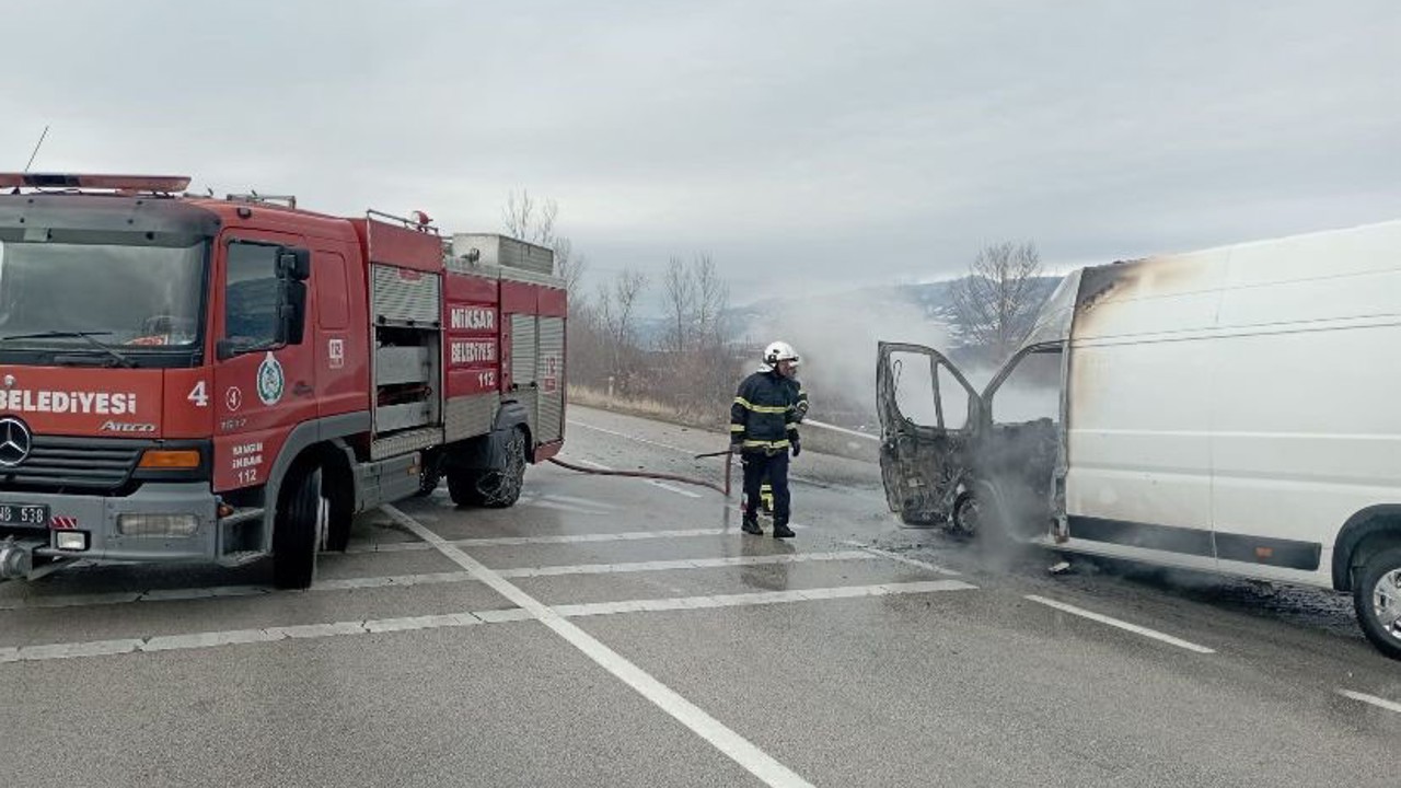Tokat’ta alev alan panelvan kullanılamaz hale geldi
