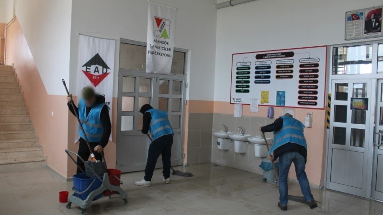 Ara tatilde okulların bakımlarını yükümlüler yapıyor
