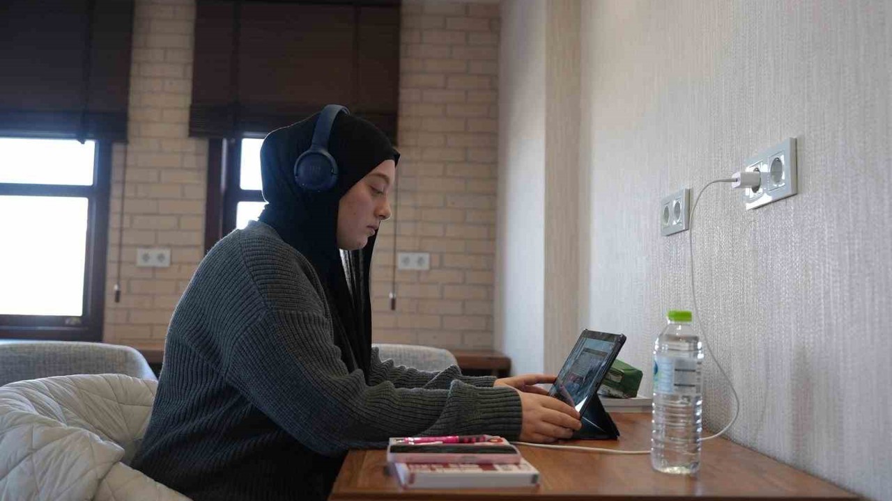 Öğrencilerin yeni mekanı Yahya Kemal Kitap köşkü oldu
