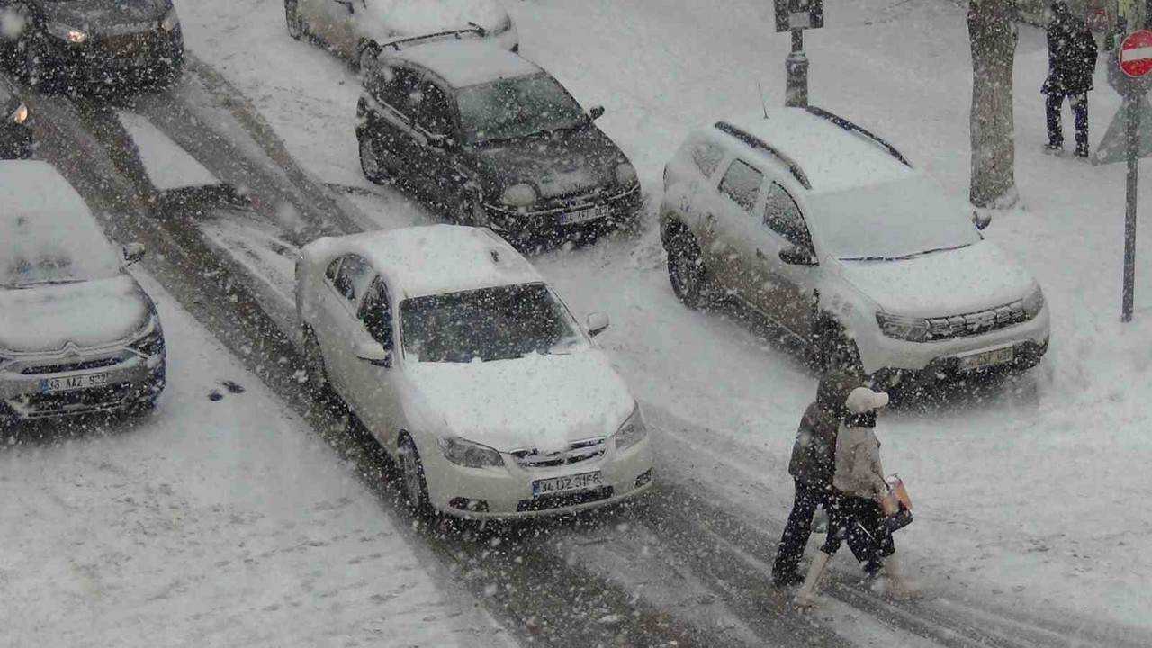 Kars’ta son 15 yılın en yoğun kışı yaşanıyor
