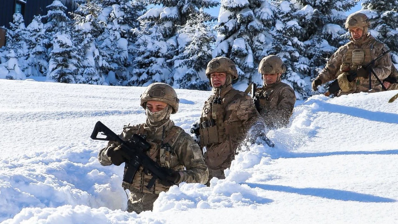 Ordu’da jandarmadan kar altında arama-kurtarma tatbikatı
