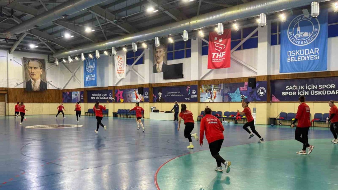 Yalıkavakspor, Üsküdar Belediyespor maçı öncesi İstanbul’da son antrenmanını yaptı
