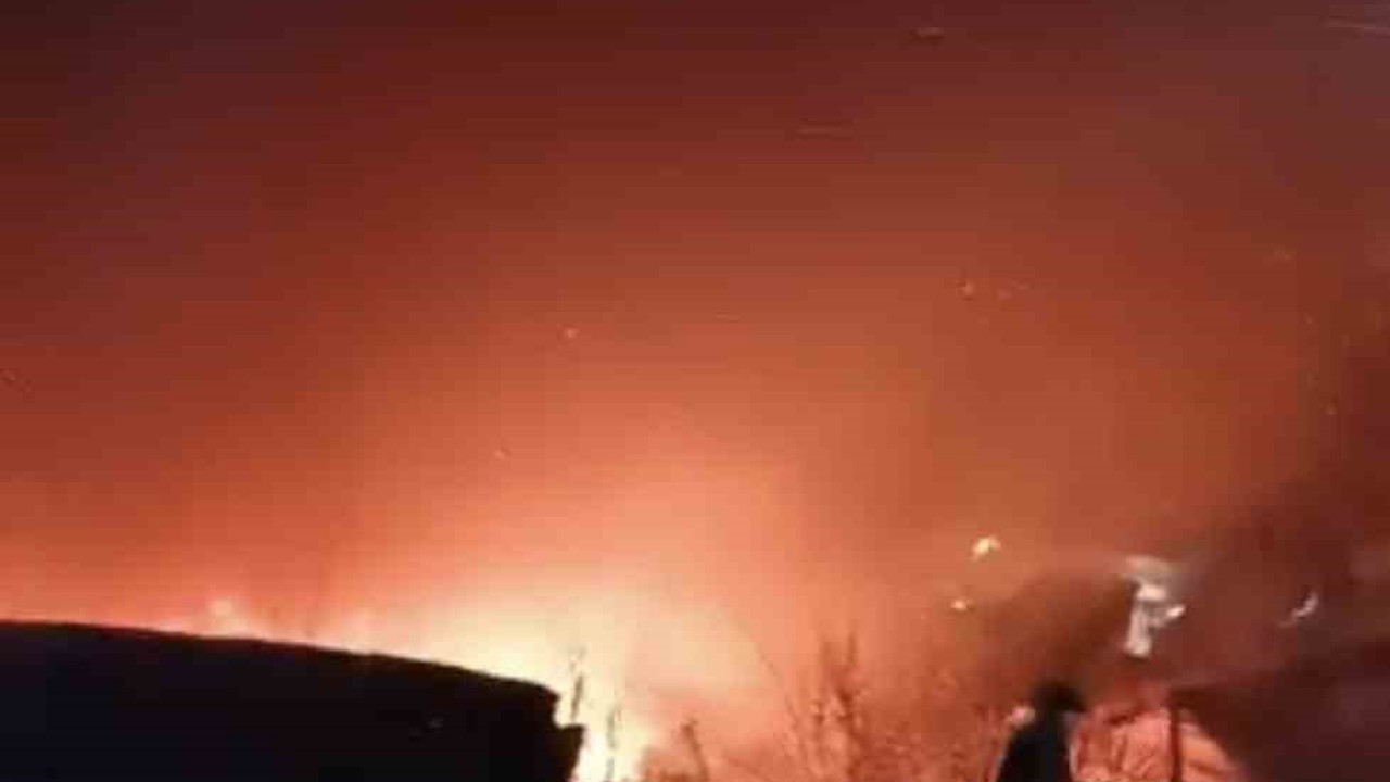 Erbaa’da müstakil ev çıkan yangında küle döndü: Yanan evden son anda çıktılar
