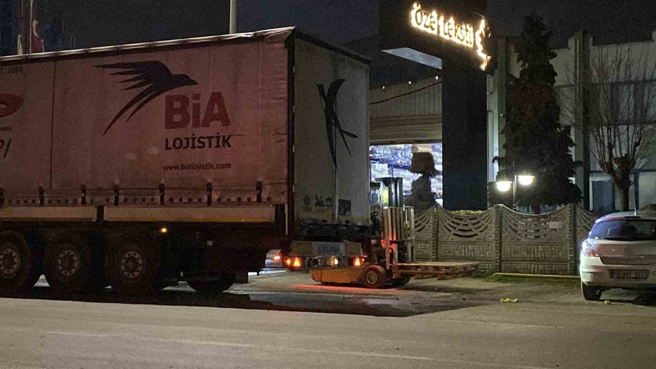 TIR’ın dorsesinden düşen işçi yaralandı
