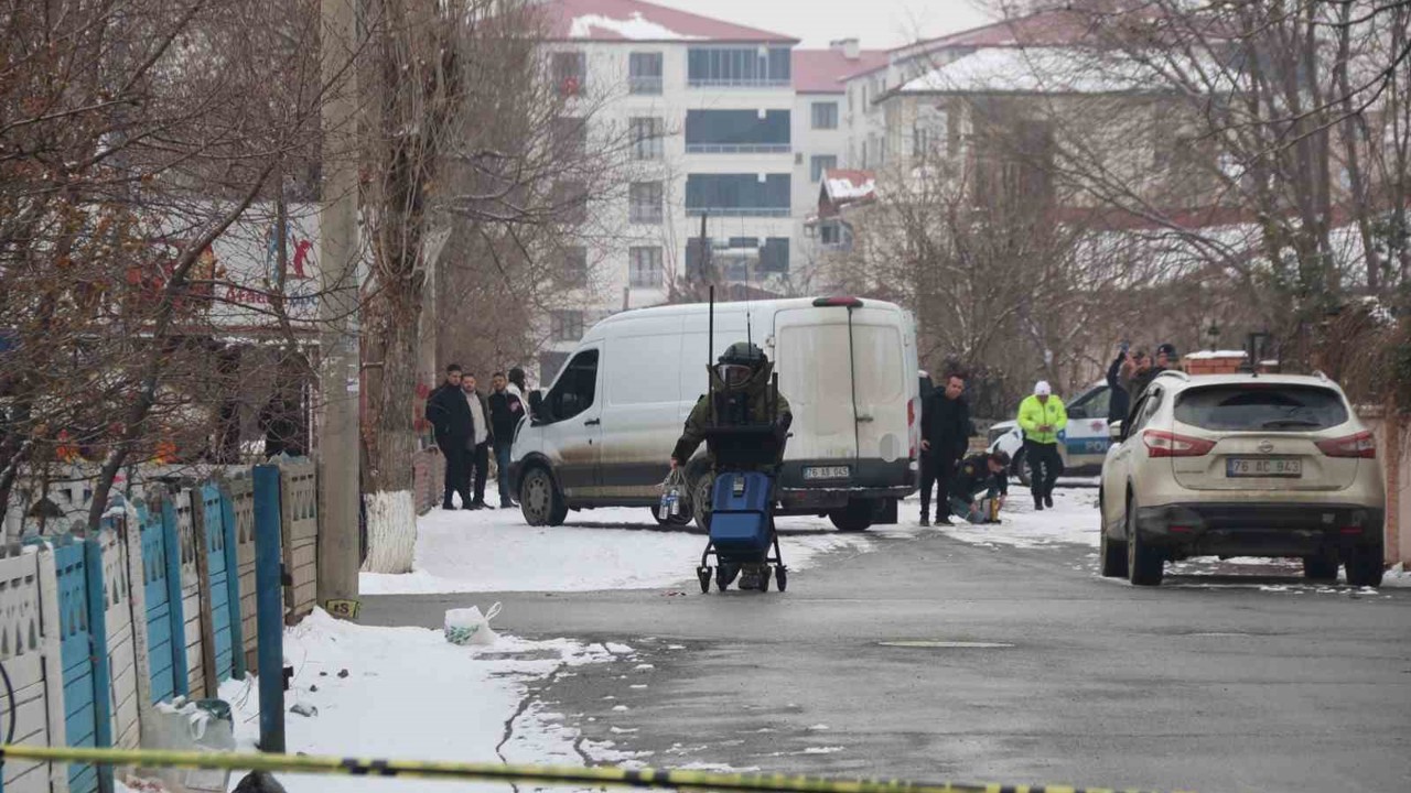 Iğdır’da şüpheli çanta korkuttu, içinden çocuk kıyafetleri çıktı
