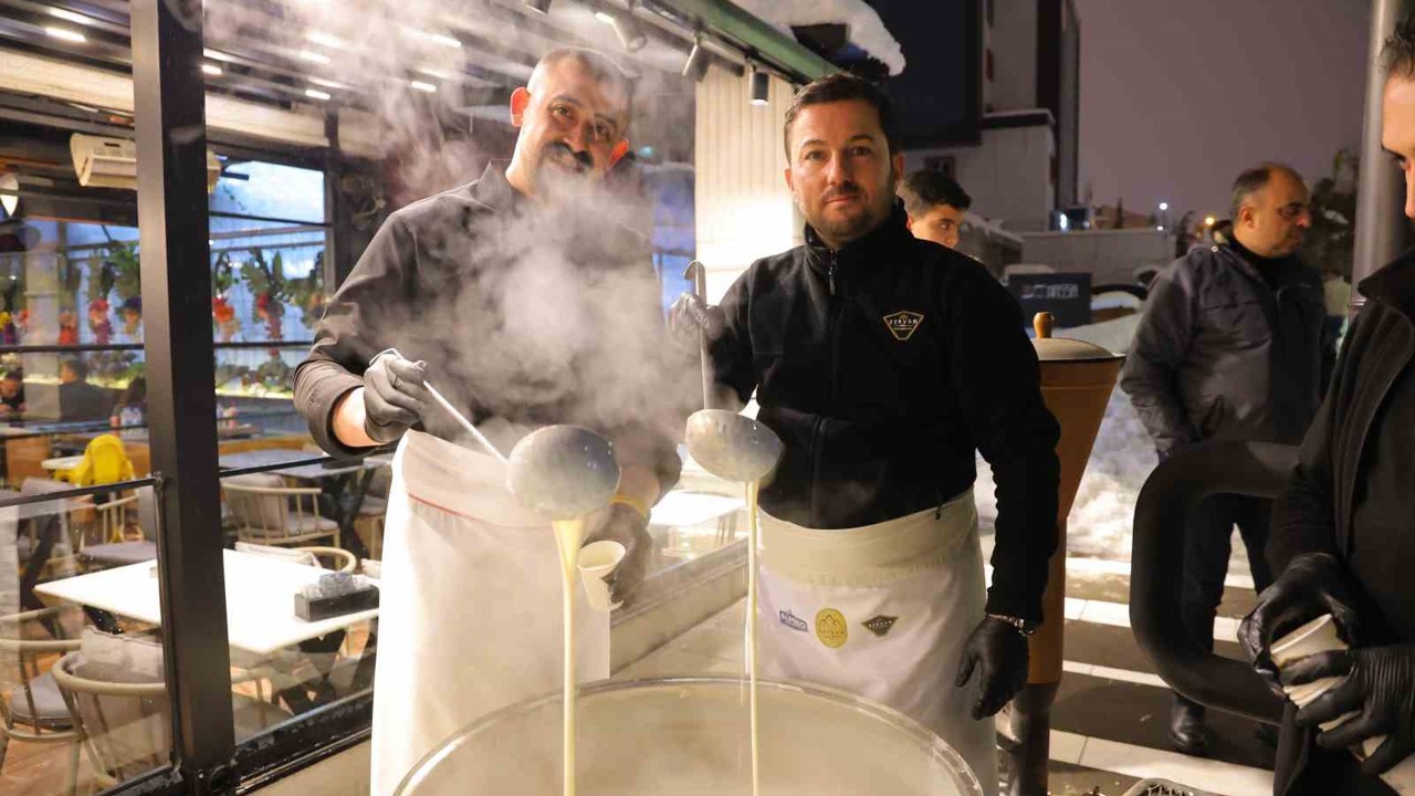 Alpedo’dan soğuk kış akşamı 1 ton ücretsiz salep ikramı
