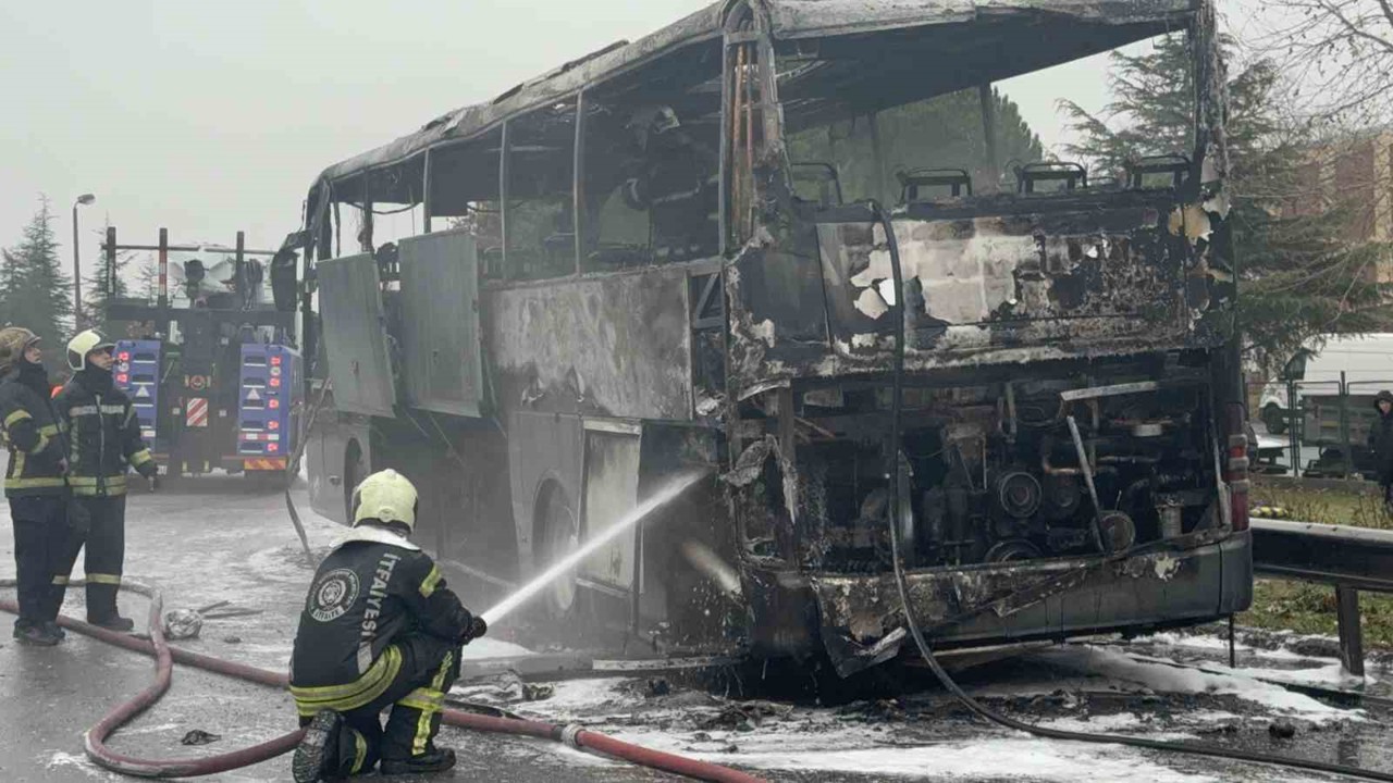 Seyir halindeki yolcu otobüsünde yangın: Facia son anda önlendi
