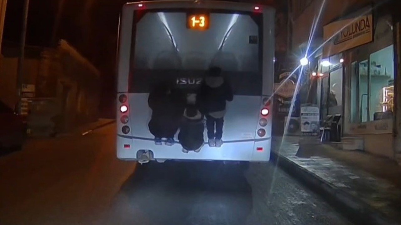 Otobüsün arkasında ölümle dans
