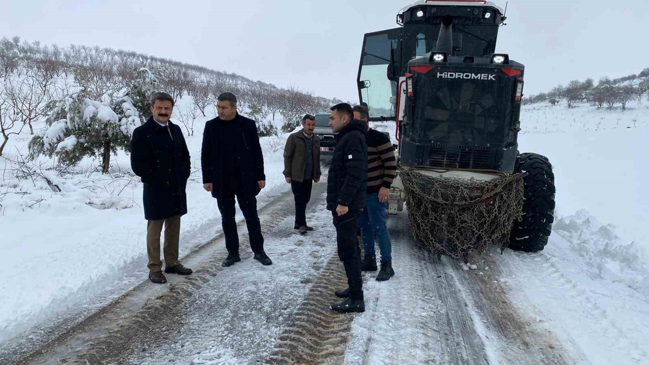 Besni’de kapanan köy yolları açılıyor
