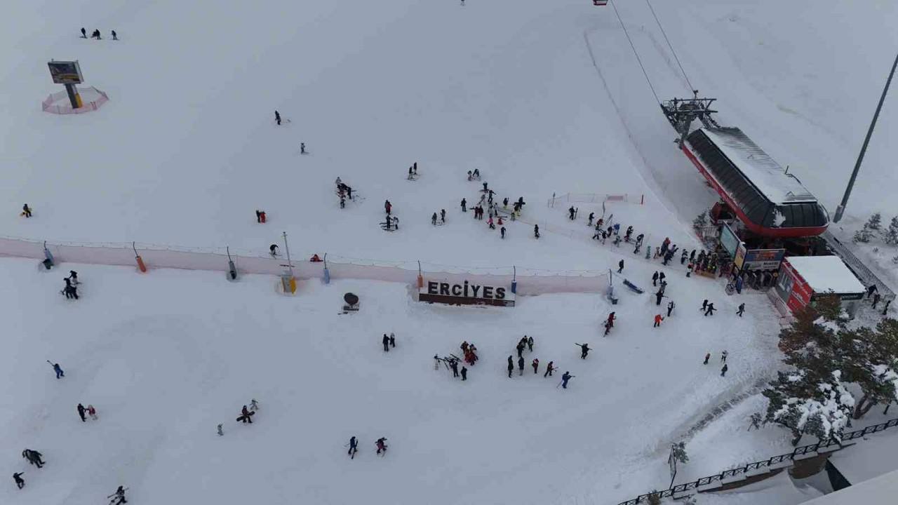 Erciyes’e ziyaretçi akını
