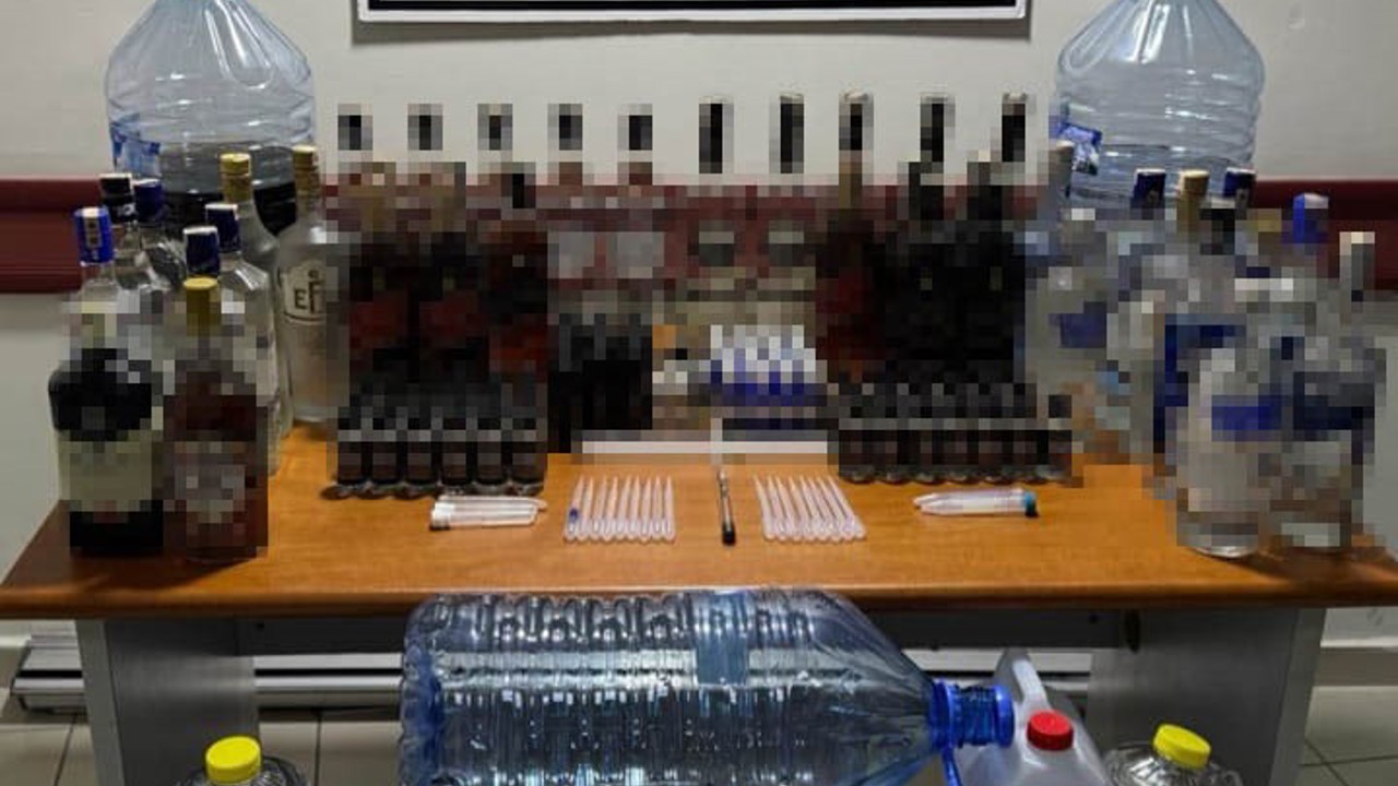 Sinop’ta litrelerce kaçak ürün ele geçirildi
