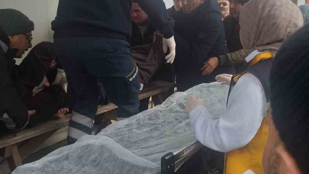 Cuma namazında rahatsızlandı, hayatını kaybetti
