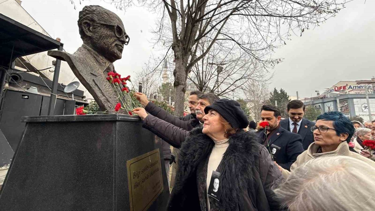 Meslektaşları Uğur Mumcu’yu ölümünün 33. yılında andı
