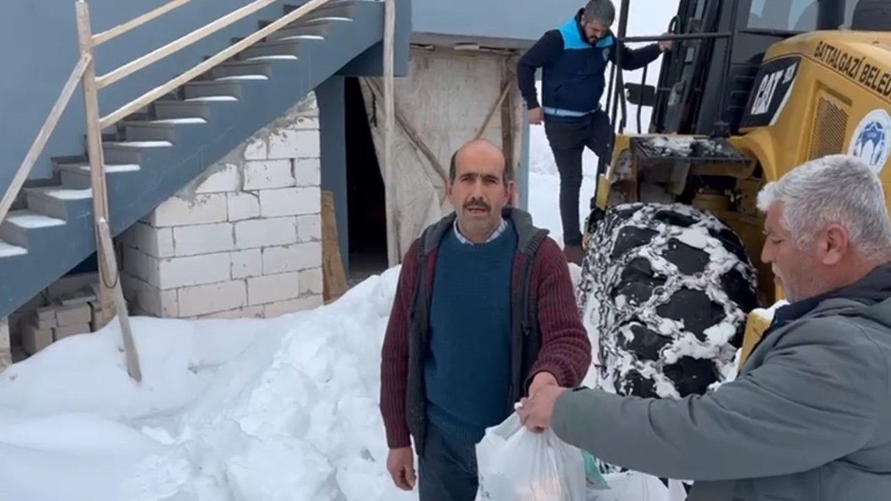 Battalgazi Belediyesi ekipleri 21 kilometre yolu açarak hastaya ilaçlarını yetiştirdi
