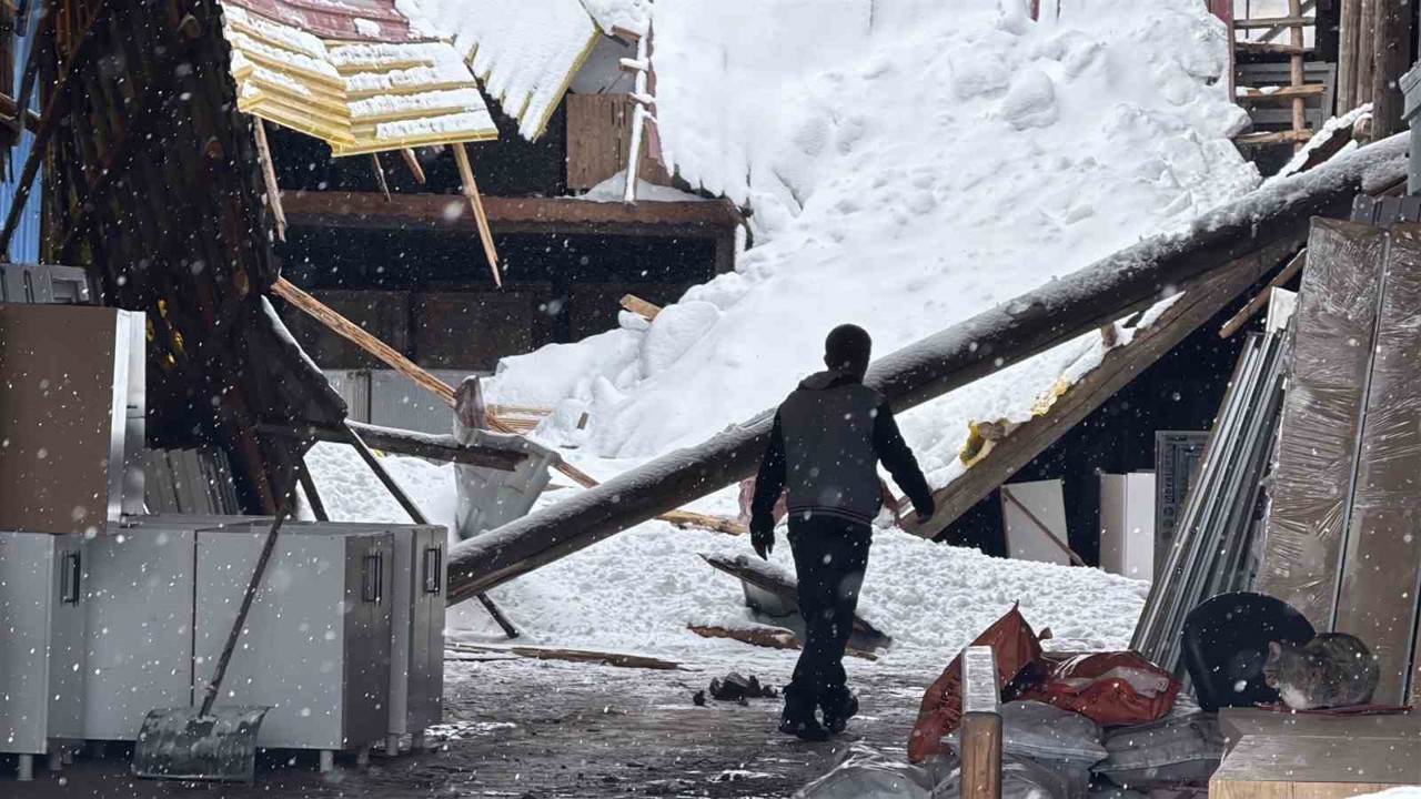 Son yılların en yoğun kar yağışı, hayatı olumsuz etkiledi
