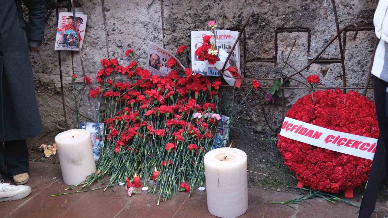 Gazeteci-Yazar Uğur Mumcu ölümünün 33’üncü yılında anıldı
