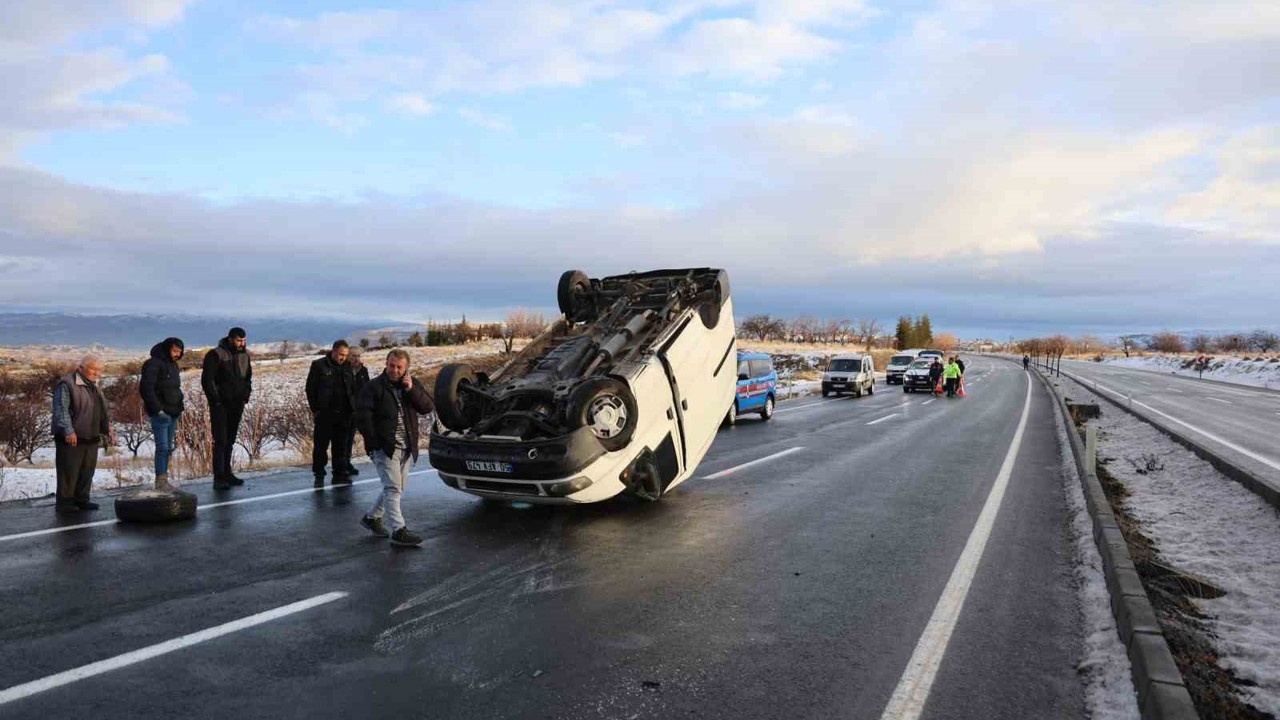 Düz yolda kontrolden çıktı, takla atarak durabildi: 1 yaralı
