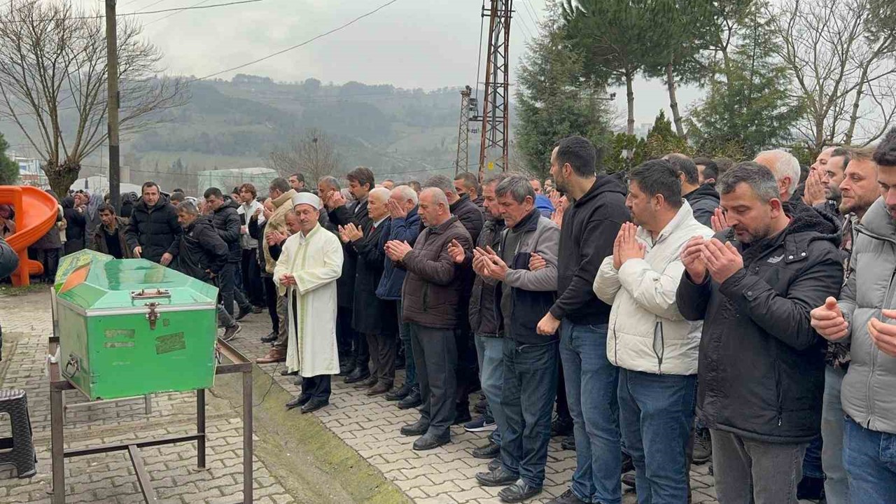 Otomobilin tıra ok gibi saplandığı kaza güvenlik kamerasında
