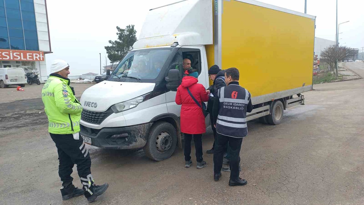 Edirne vergi dairesi ekiplerinden fatura ve irsaliye kontrolü
