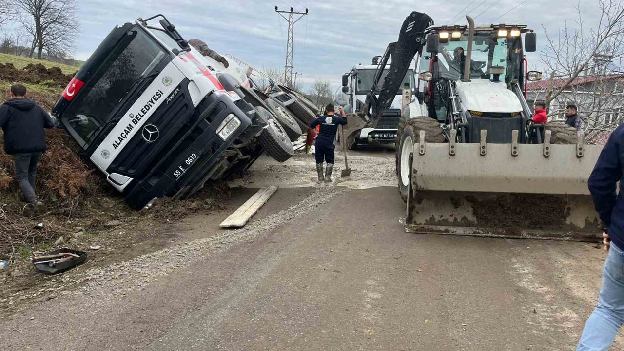 Samsun’da beton mikseri kanala devrildi
