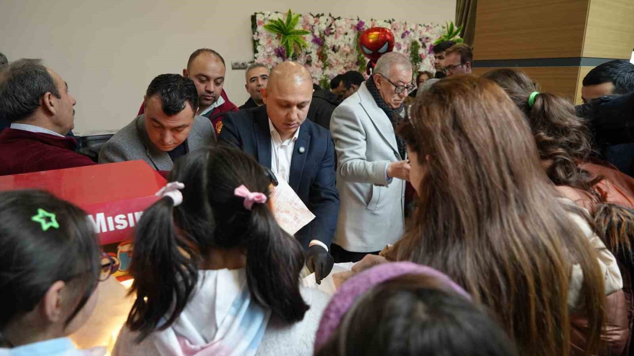 Çocuklar için ücretsiz şenlik düzenlendi, aileler akın etti
