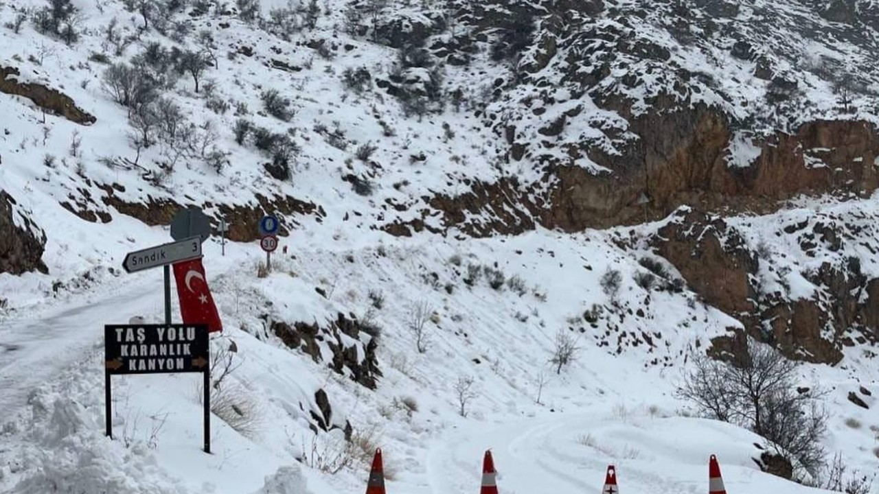 Taşyolu’nda çığ düştü, güzergâh ulaşıma kapatıldı
