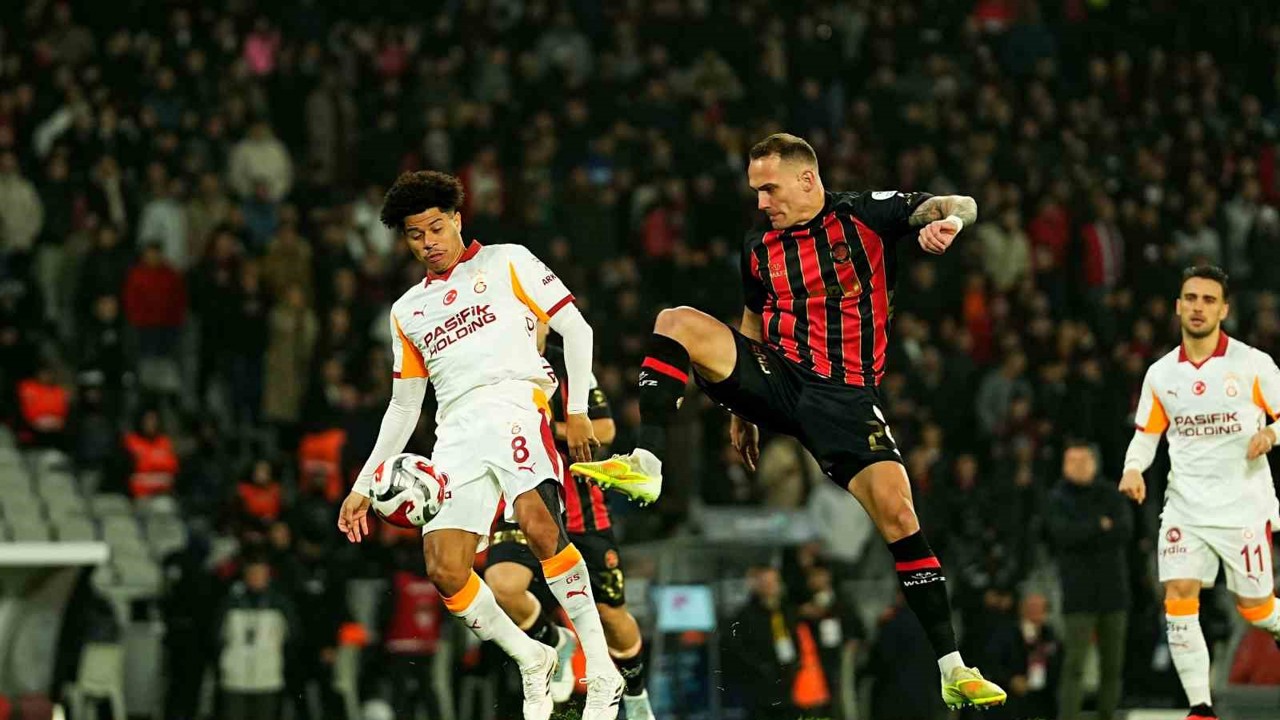 Trendyol Süper Lig: Fatih Karagümrük: 0 - Galatasaray: 1 (Maç devam ediyor)
